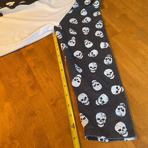 NWOT Size Grayson Threads Skull Crossbones gray white tissue tee quarter sleeves - Picture 5 of 11